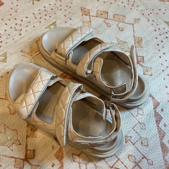 Aloha’s white quilted dad sandal - Picture 4 of 4